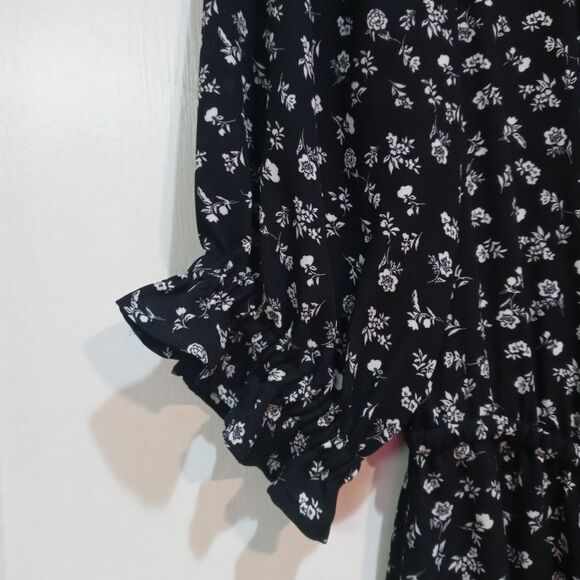 CeCe Ruffle Sleeve V-Neck Print Mix Dress - Picture 8 of 13